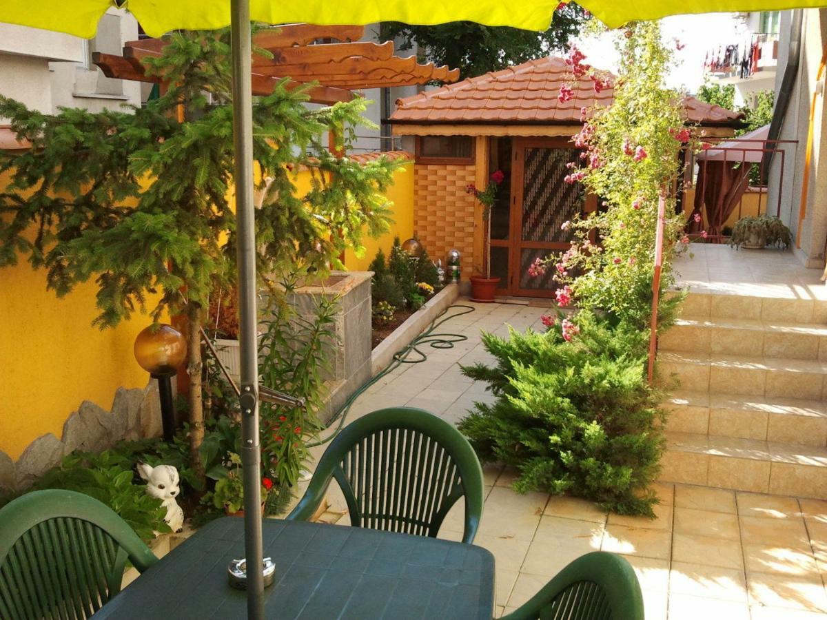 Vila Riviera Chernomorets Bagian luar foto